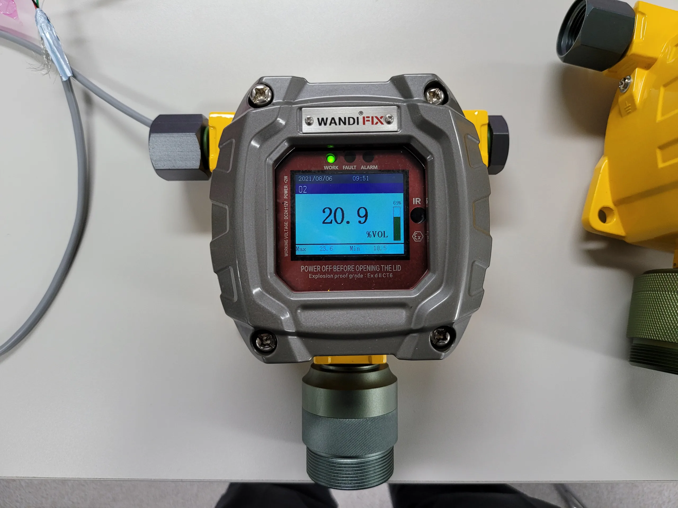 밀폐공간의 산소농도를 측정해 밖에서 모니터링 할 수 있는 FIX800 O2+전광판